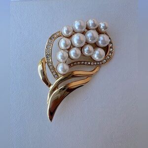 Vintage Gold Tone Faux Pearl Elegant Brooch